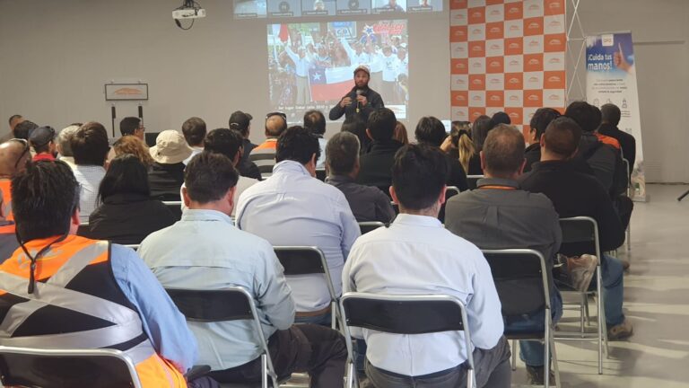 Sindicato de Supervisores y Staff de Sierra Gorda refuerza el compromiso de seguridad en reunión «Cero Daño»