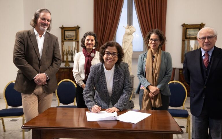 Gobierno firma estatutos para crear Instituto Tecnológico de Litio y Salares