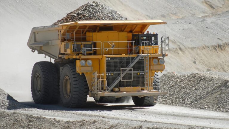 Producción minera en Chile cae por tercer mes consecutivo: cobre y litio marcan el descenso