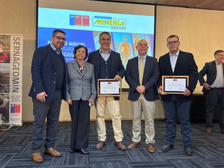 Dirigentes de Fesumin reciben reconocimiento en el Premio Anual de Seguridad Minera 2025 por su aporte a la Política Nacional de Seguridad y Salud en Minería