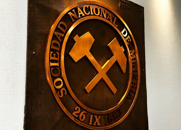 Sonami advierte riesgo de perder liderazgo en cobre por estancamiento y exceso de trámites